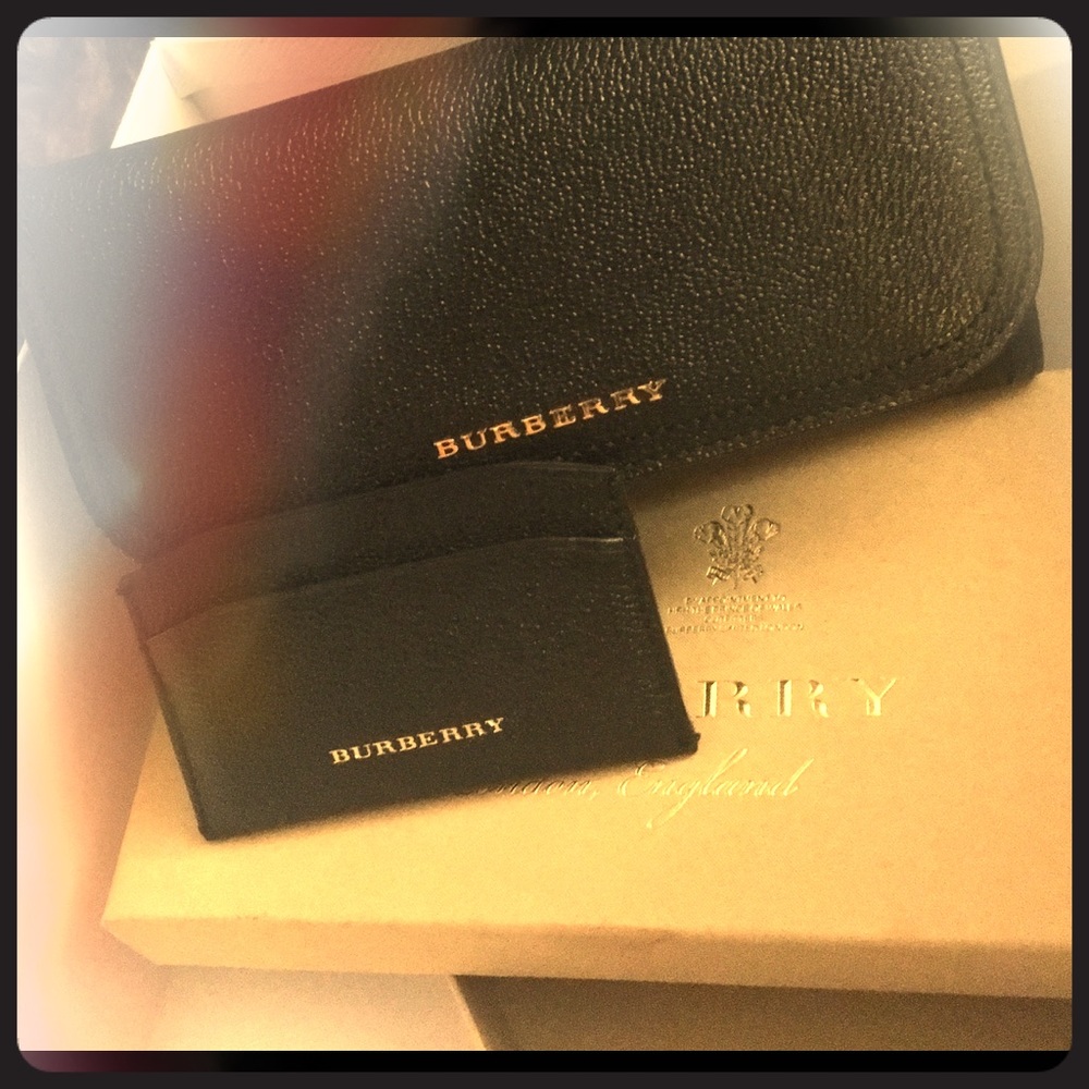 Burberry Wallet w/ Cardholder